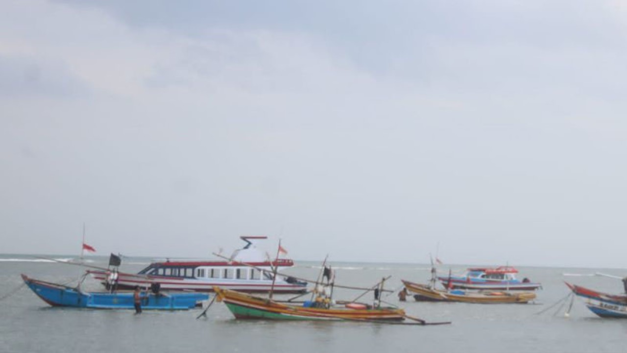 Ilustrasi: Akibat cuaca buruk, nelayan Bengkulu terpaksa tak melaut. (Foto Antarabengkulu.com)