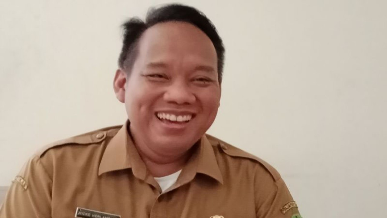 Pelaksana tugas Asisten II Bidang Perekonomian dan Pembangunan Sekretariat Daerah Pemerintah Kabupaten Penajam Paser Utara, Provinsi Kalimantan Timur, Nicko Herlambang (ANTARA/Bagus Purwa)