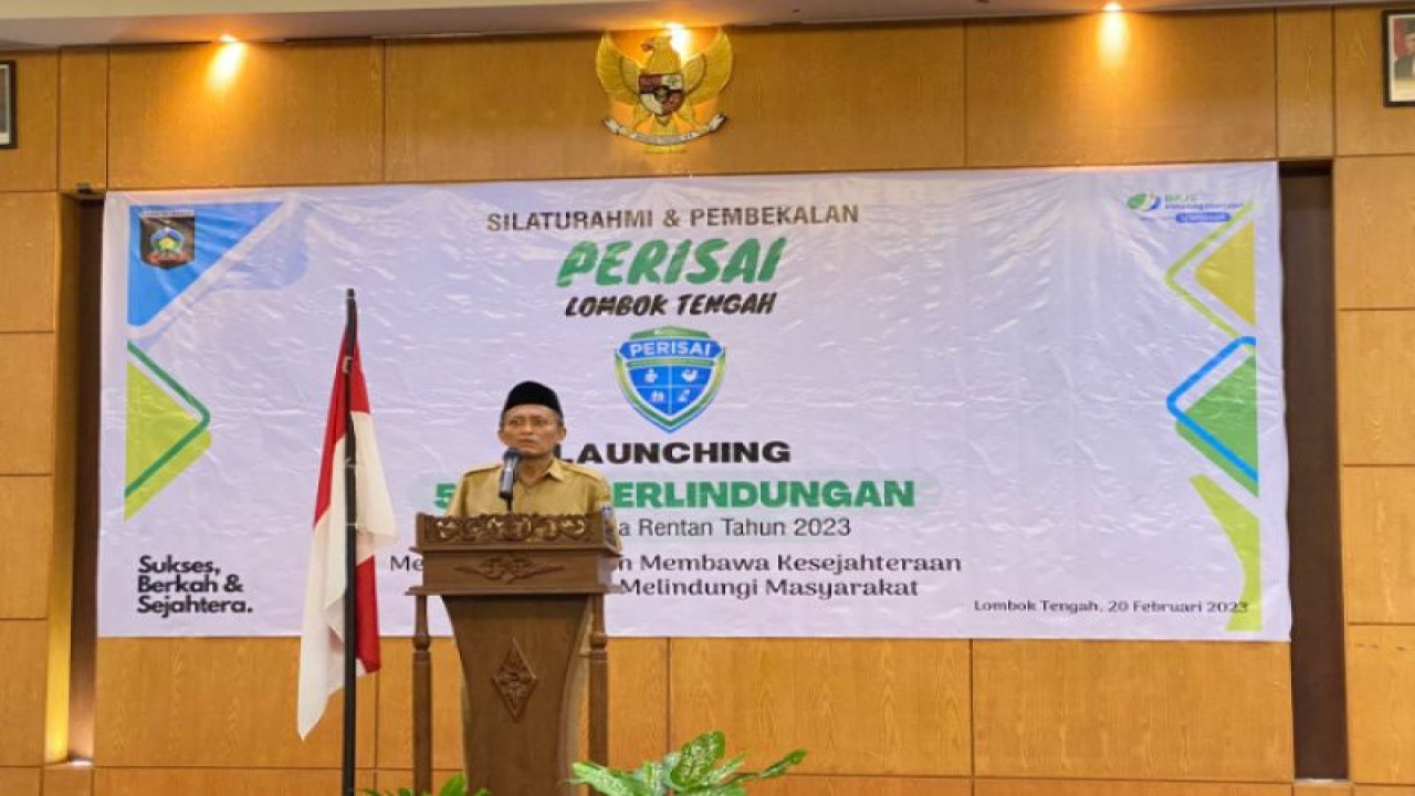 Bupati Lombok Tengah, NTB Lalu Pathul Bahri saat acara peluncuran program perisai BPJ Ketenagakerjaan di Praya, Senin (20/2/2022) (ANTARA/HO-Humas Pemkab Lombok Tengah)