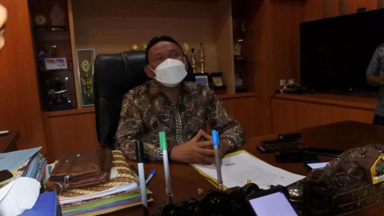 Bupati Kupang Provinsi Nusa Tenggara Timur Korinus Masneno. ANTARA/Benny Jahang