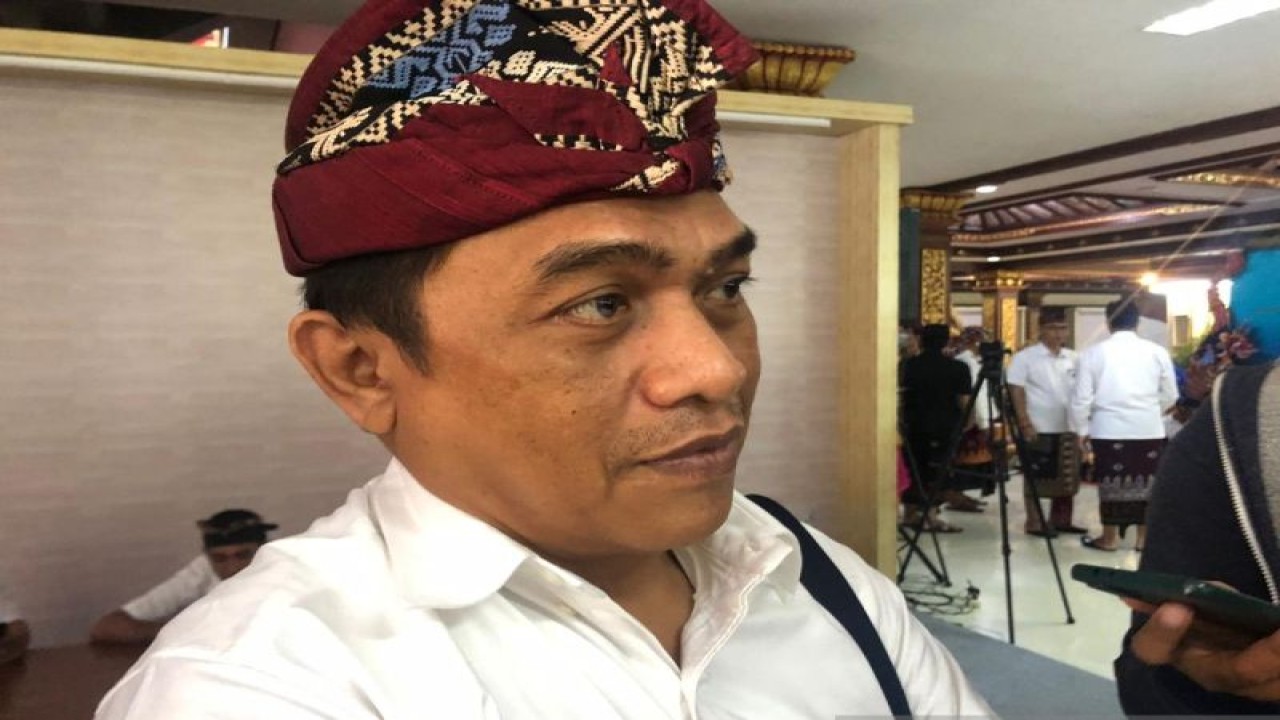 Kepala Dinas Kesehatan Bali Nyoman Gede Anom saat menjelaskan teknologi wolbachia untuk tangani demam berdarah di Denpasar, Rabu (1/2/2023). ANTARA/Ni Putu Putri Muliantari