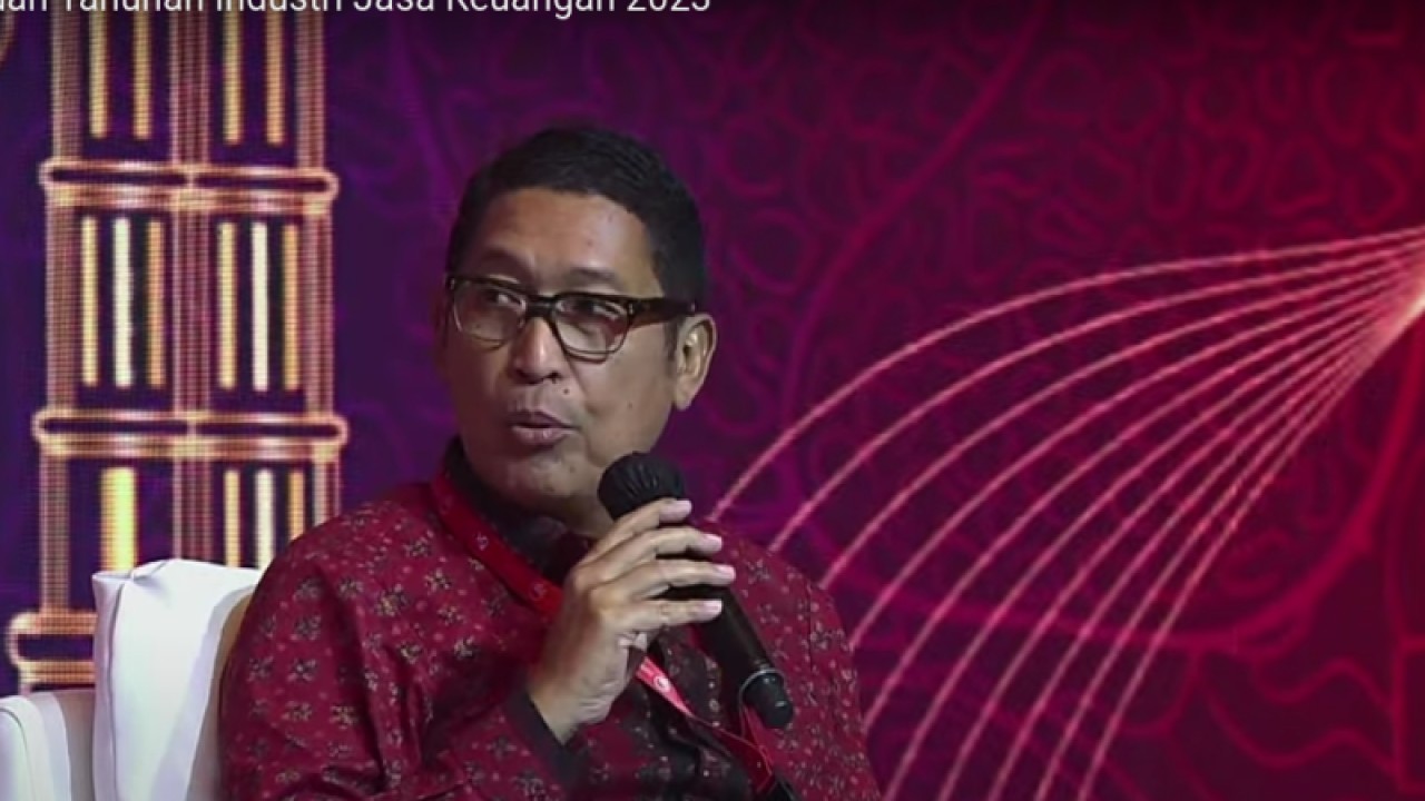 Kepala Eksekutif Pengawas Pasar Modal Otoritas Jasa Keuangan (OJK) Inarno Djajadi dalam Pertemuan Tahunan Industri Jasa Keuangan (PTIJK) yang dipantau di Jakarta, Senin (6/2/2023). ANTARA/ Muhammad Heriyanto.