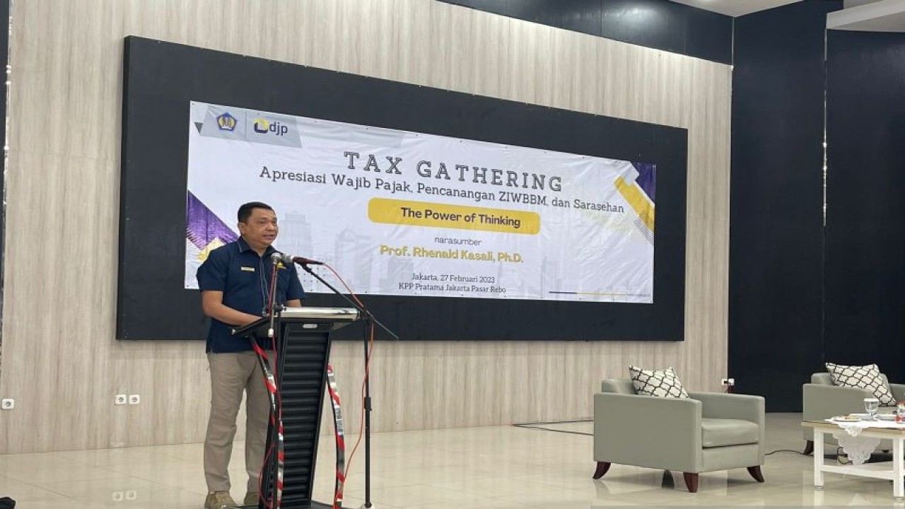 Kepala Kantor Pelayanan Pajak (KPP) Pratama Jakarta Pasar Rebo Widi Widodo saat memberikan sambutan pada acara Tax Gathering 2023 KPP Pratama Jakarta Pasar Rebo di Halim Perdanakusuma, Jakarta Timur, Senin (27/2/2023). ANTARA/HO-KPP Pratama Jakarta Pasar Rebo
