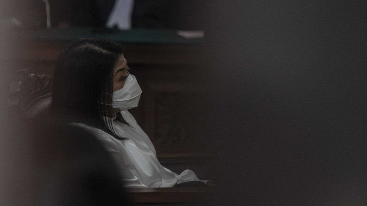 Terdakwa kasus pembunuhan berencana terhadap Brigadir Nopriansyah Yosua Hutabarat, Putri Candrawathi menjalani sidang putusan di Pengadilan Negeri Jakarta Selatan, Jakarta, Senin (13/2/2023). ANTARA FOTO/Aprillio Akbar/rwa.
