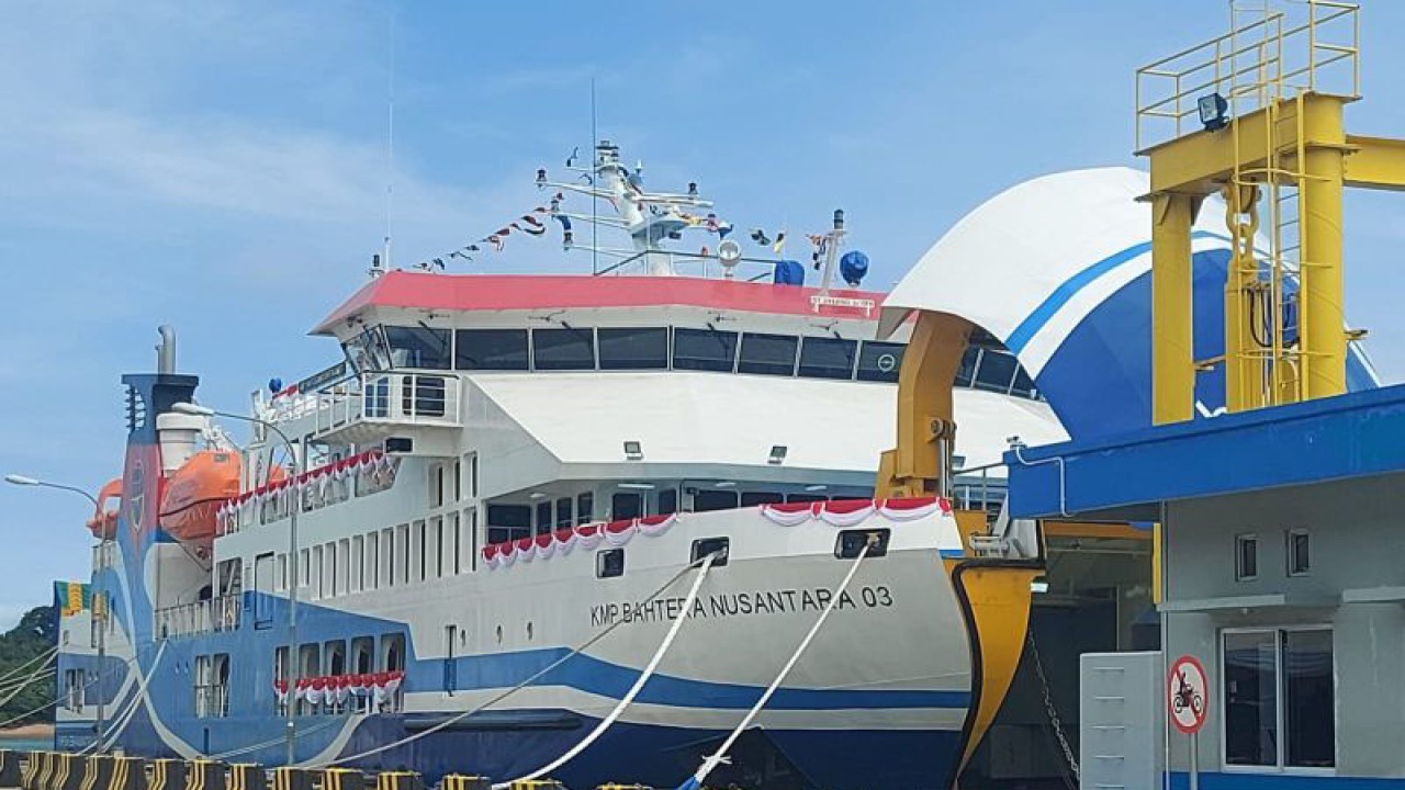 Kapal Bahtera Nusantara 03 parkir di Pelabuhan Roro Telaga Punggur, Kota Batam. Foto FOTO ANTARA/HO/ Dishub Kepri