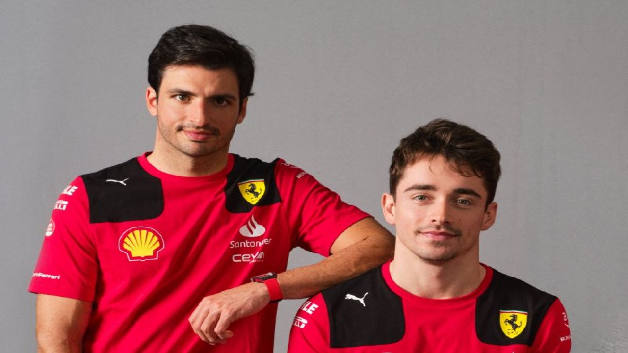 (Ka-ki) Dua pebalap Scuderia Ferrari Charles Leclerc dan Carlos Sainz. HO-Scuderia Ferrari