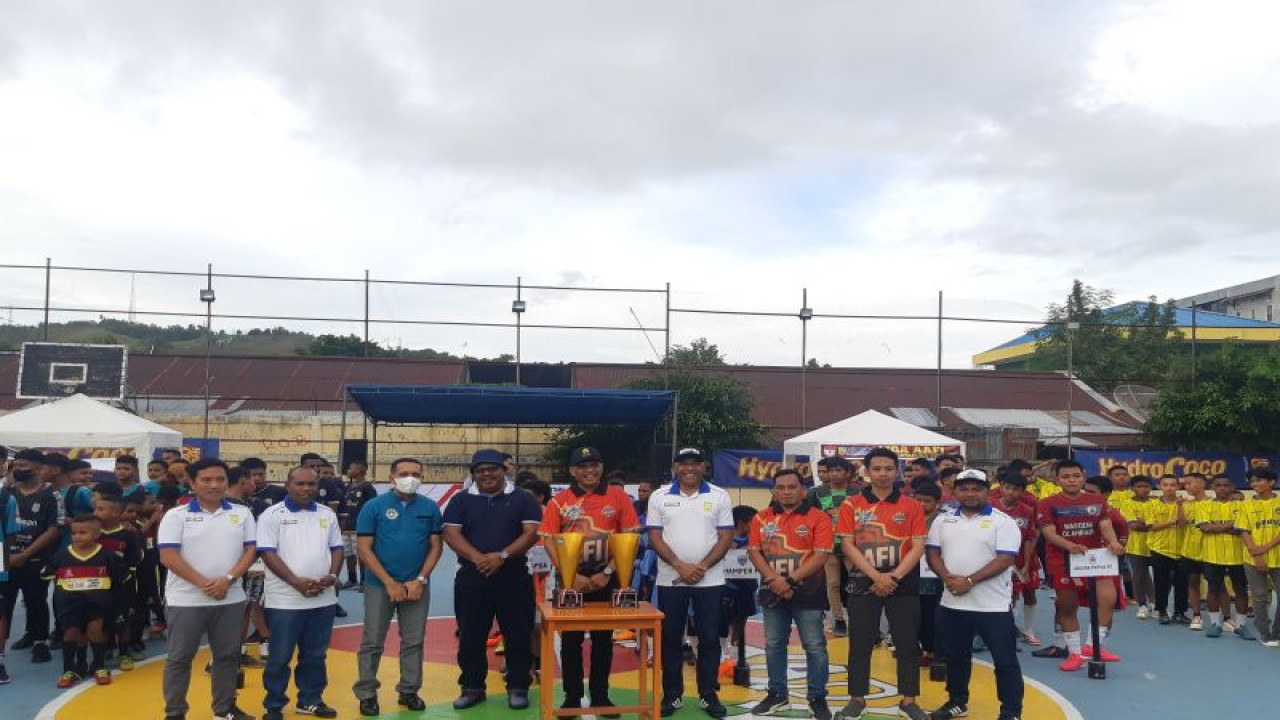 Pembukaan AFFI 2023 tingkat Kota Jayapura di Lapangan Futsal SMA YPPK Taruna Dharma Jayapura, Ahad (26/2/2023). (ANTARA/Ardiles Leloltery)