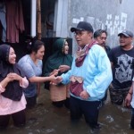 Pemkot Makassar kerahkan alat berat keruk sungai atasi banjir-1676604687