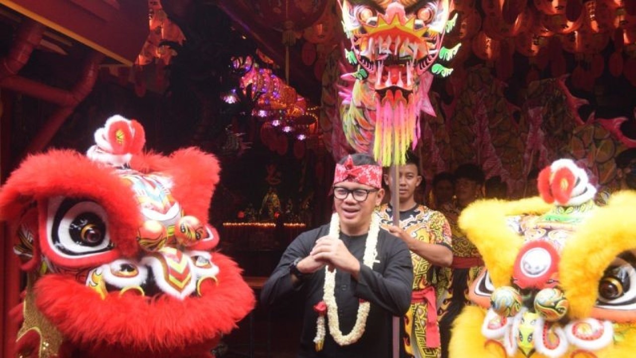 Wali Kota Bogor Bima Arya Sugiarto menghadiri pembukaan Bazar Bogor Street Festival diWihara Dhanagun Jalan Suryakencana Kota Bogor, Kamis (26/1/2023). (ANTARA/HO-Pemkot Bogor)