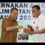Pemprov Kaltim beri penghargaan wilayah sukses kendalikan PMK-1676434440