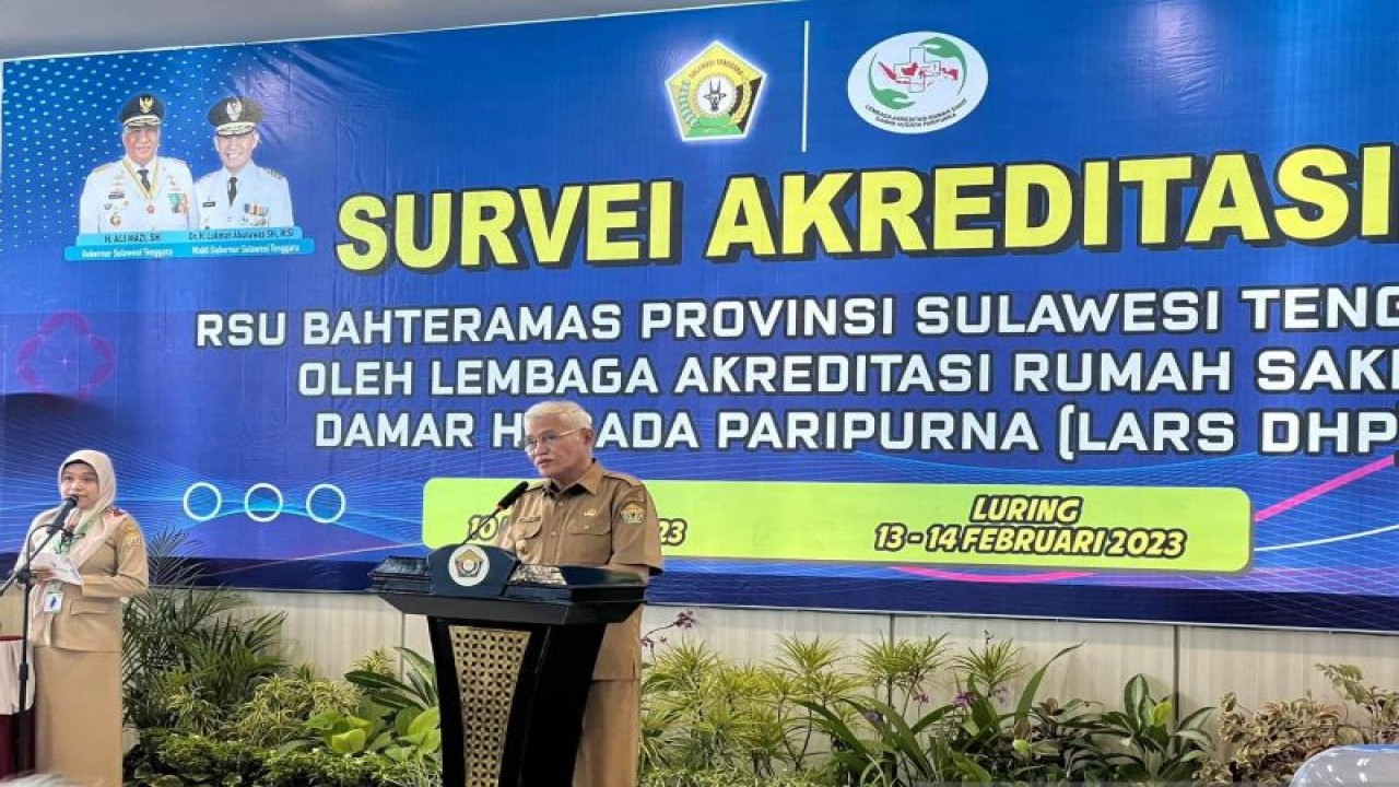 Sekda Provinsi Sultra Asrun Lio saat memberi sambutan di hadapan Tim Penilai Lembaga Survey RSU. (ANTARA/HO)