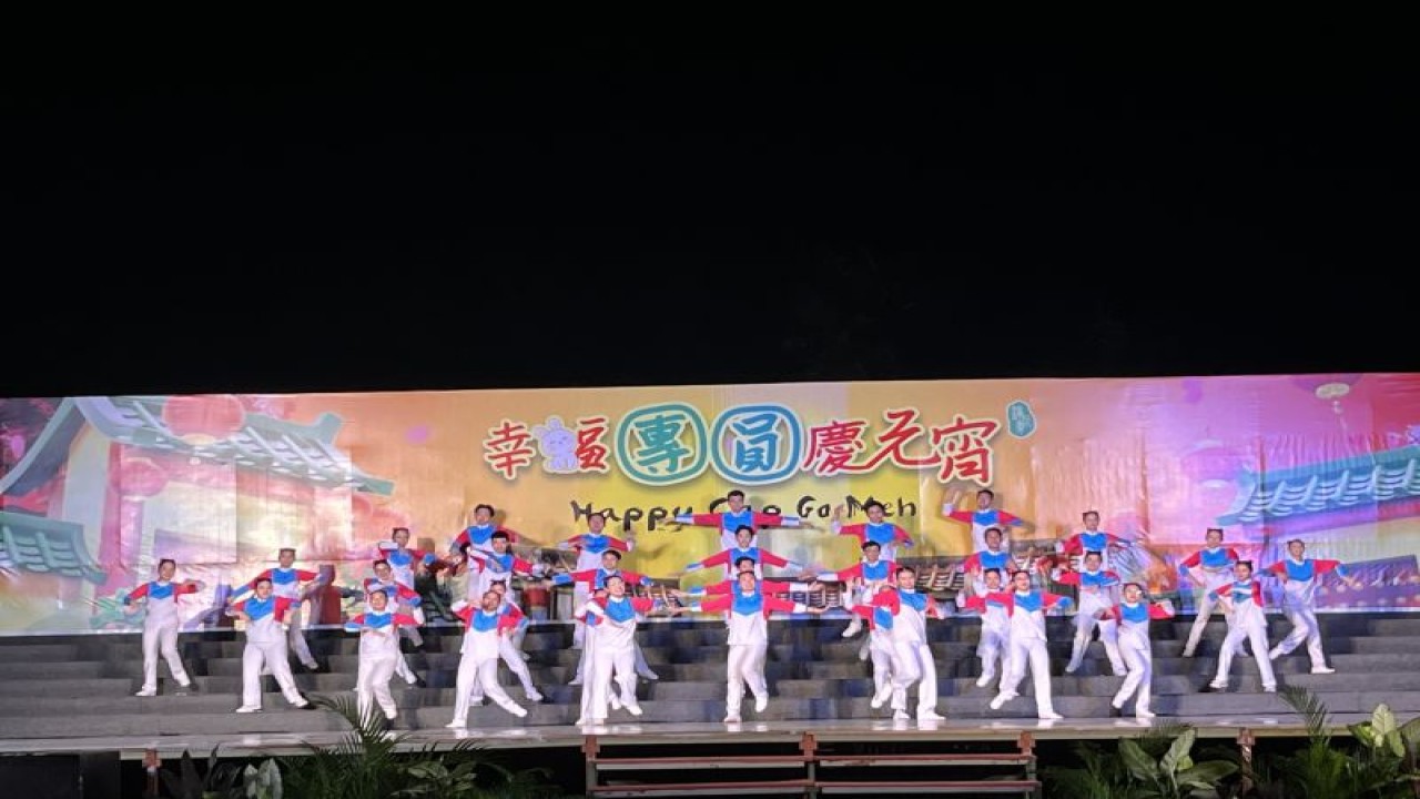 Pentas kesenian dalam perayaan Cap Go meh di Kota Batam, Kepri (ANTARA/Jessica)