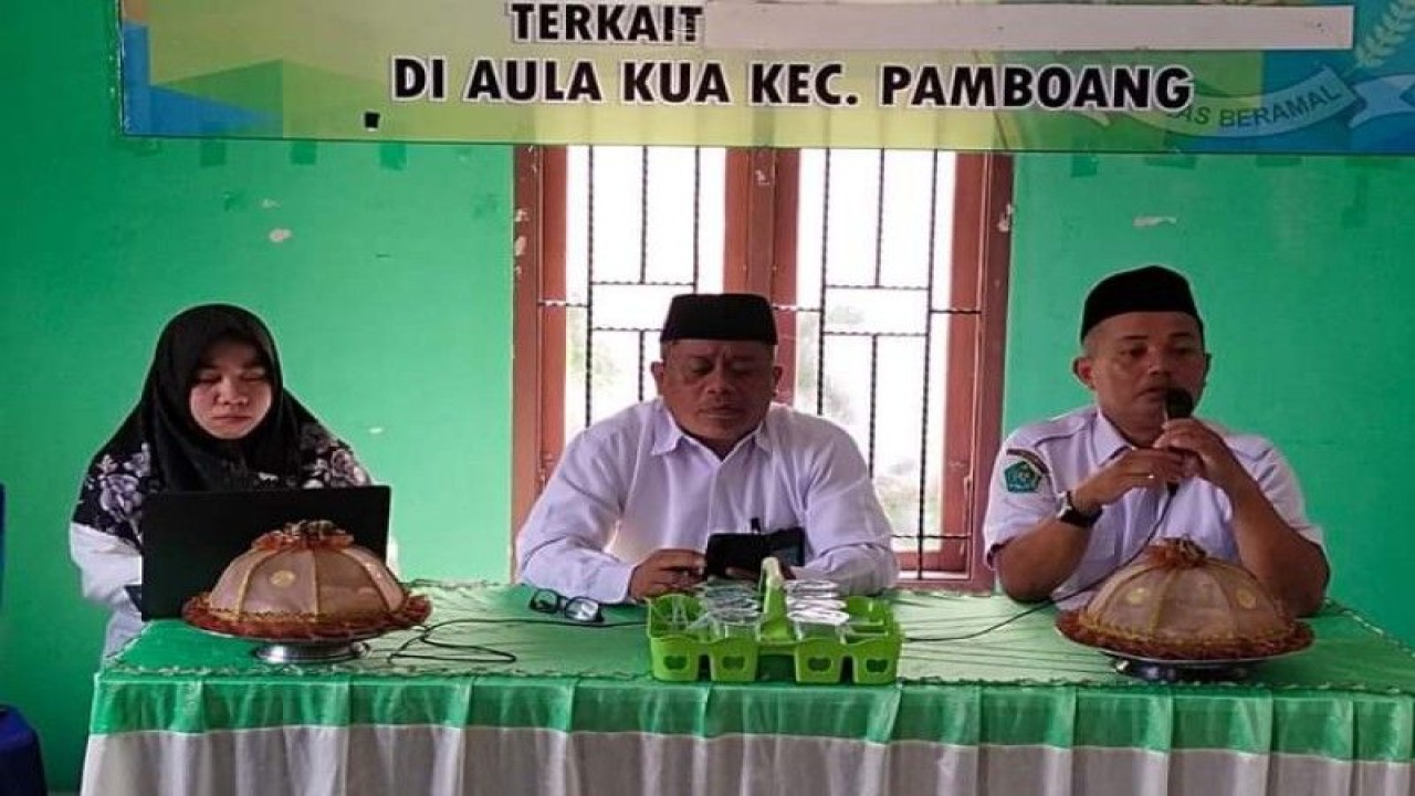 Penyuluh Kementrian Agama (Kemenag) Kabupaten Majene Provinsi Sulawesi Barat (Sulbar) diberikan pelatihan menguasai teknologi informasi dalam melaksanakan tugas, di Mamuju, Kamis (09/2/2023) ANTARA Foto/M Faisal Hanapi
