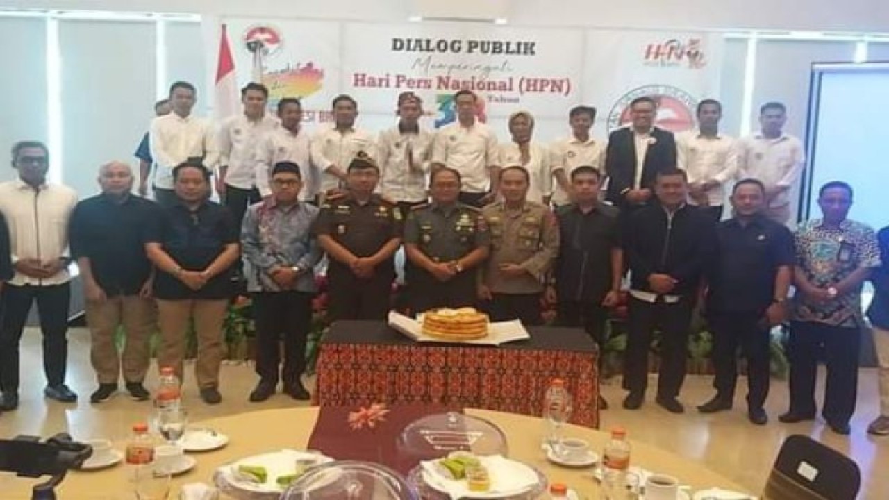 Peringatan hari pers di Sulbar dihadiri sejumlah pimpinan Forum Komunikasi Pimpinan Daerah (Forkopimda) Sulbar, dan sejumlah wartawan dari berbagai media di Sulbar, Kamis (09/2/2023) ANTARA Foto/M Faisal Hanapi