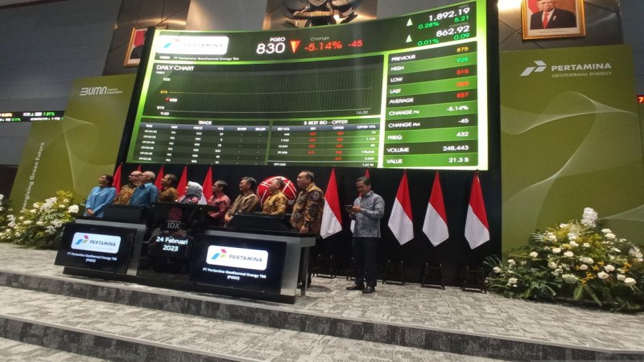 PT    Pertamina    Geothermal    Energy    Tbk atau PGE)(kode saham: PGE) resmi mencatatkan saham perdana di Bursa Efek Indonesia (BEI), Jakarta, Jumat, (PGE)