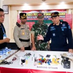 Petugas gabungan TNI/Polri geledah kamar narapidana Rutan Situbondo-1677218022