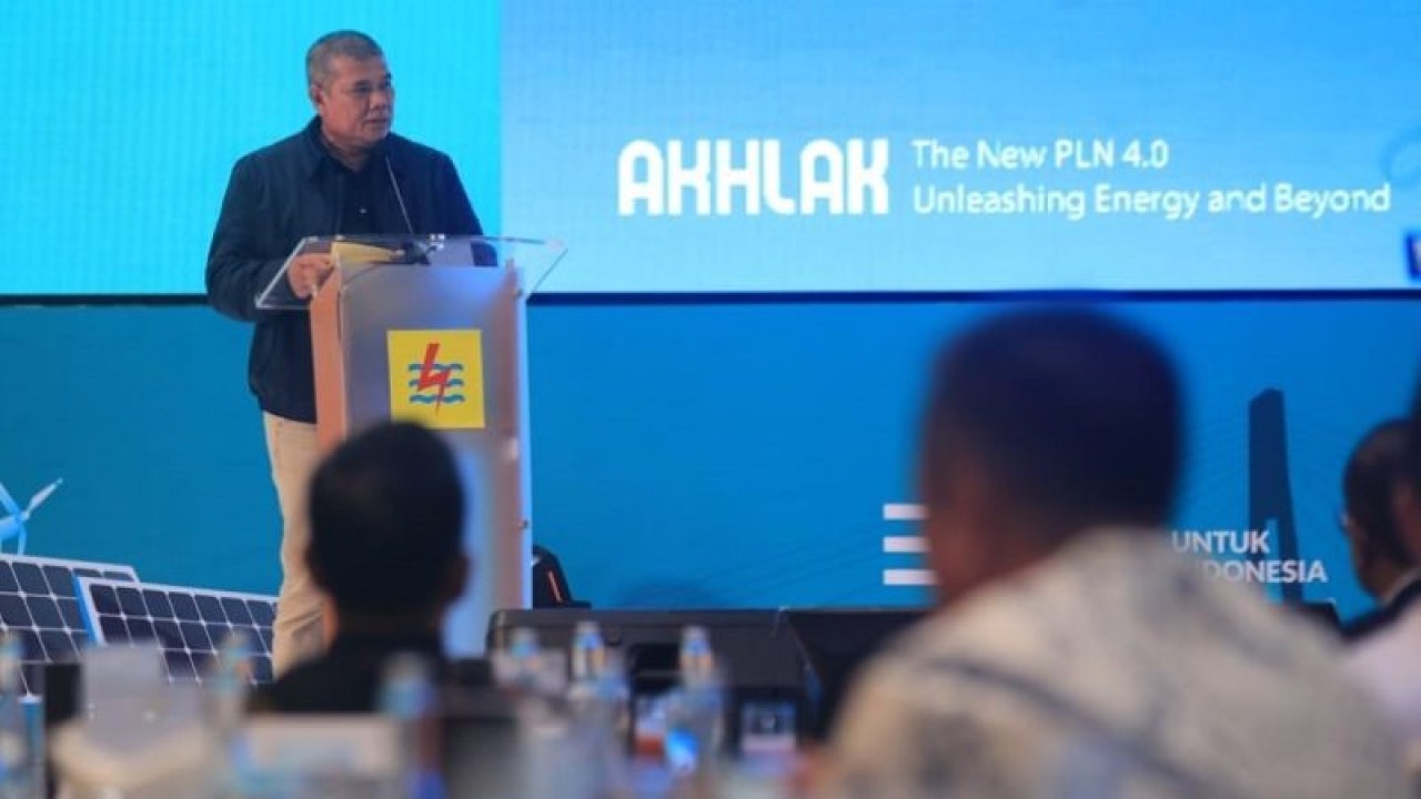 Asisten I Pemerintah Kota Batam, Yusfa Hendri mewakili Walikota Batam di hadapan jajaran para Direksi PLN dalam kegiatan Temu Investor dan Business Forum 2023. (Foto ANTARA/HO-PLN)
