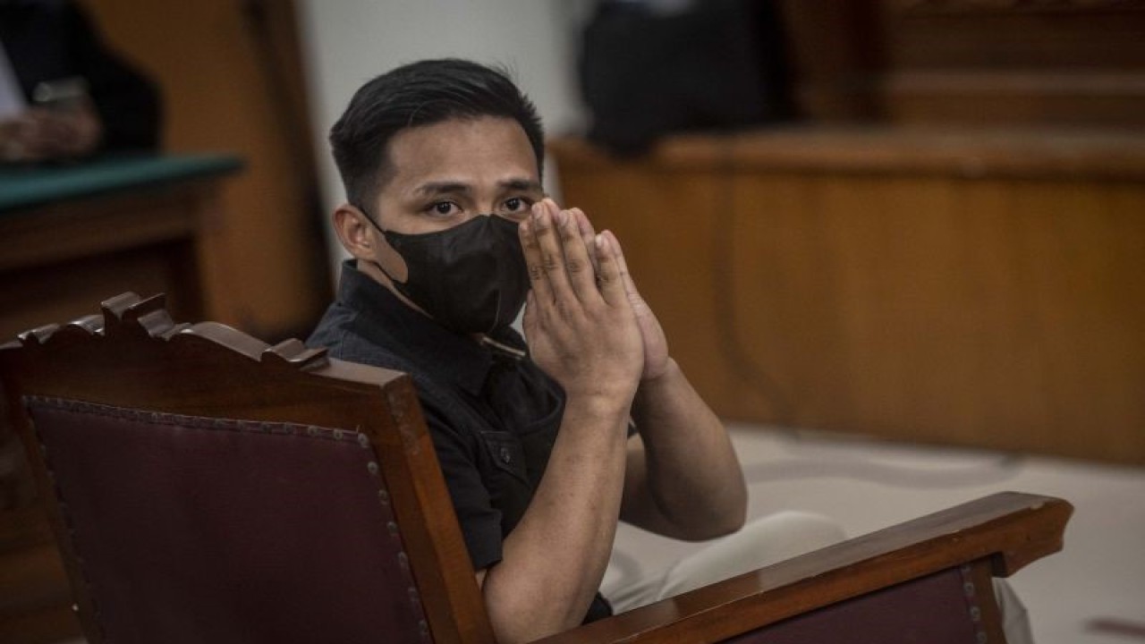 Terdakwa kasus pembunuhan berencana Brigadir Yosua Hutabarat, Richard Eliezer alias Bharada E, menjalani sidang lanjutan di Pengadilan Negeri Jakarta Selatan, Jakarta, Kamis (2/2/2023). ANTARA FOTO/Aprillio Akbar/aww.