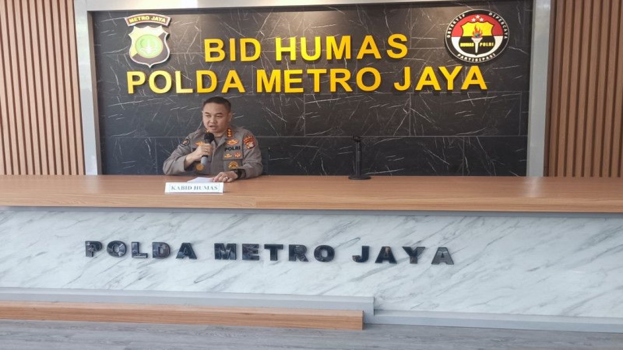 Kabid Humas Polda Metro Jaya Kombes Pol Trunoyudo Wisnu Andiko, saat konferensi pers di Jakarta, Selasa (14/2/2023). ANTARA/Ilham Kausar