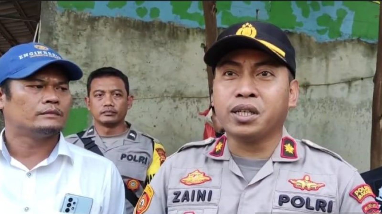 Kapolsek Metro Makasar Kompol Zaini Abdillah Zainuri saat memberikan keterangan pers di Makasar, Jakarta Timur, Senin (20/2/2023). ANTARA/Syaiful Hakim