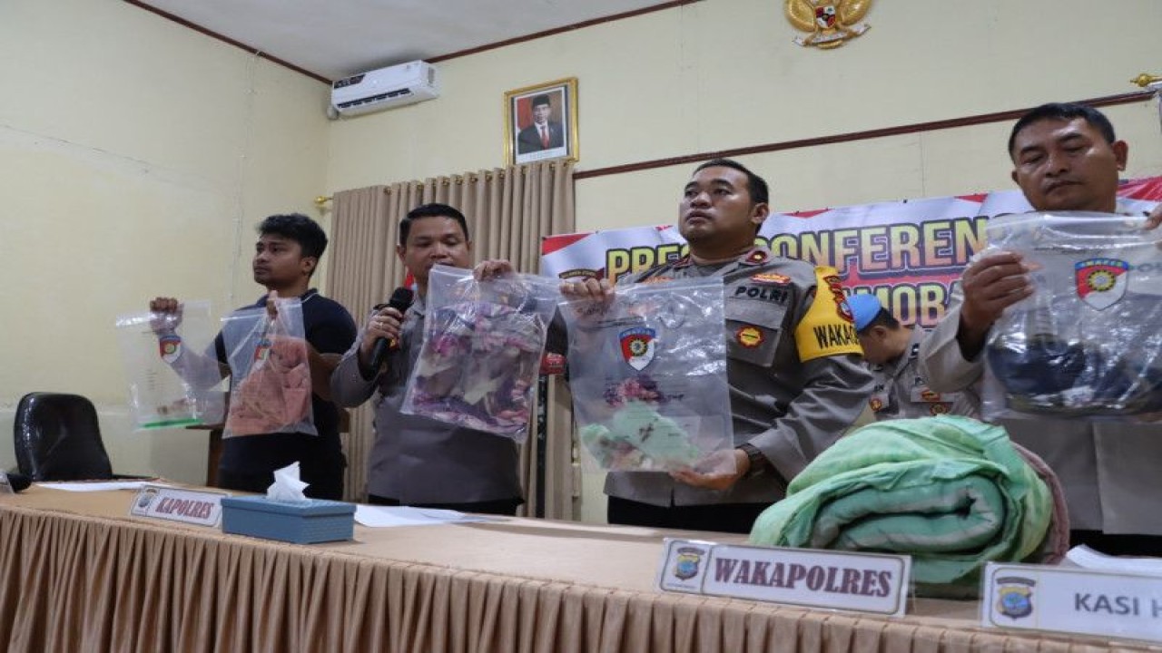 Polres Kotamobagu saat memberikan keterangan pers. ANTARA/HO-Humas Polda Sulut (1)