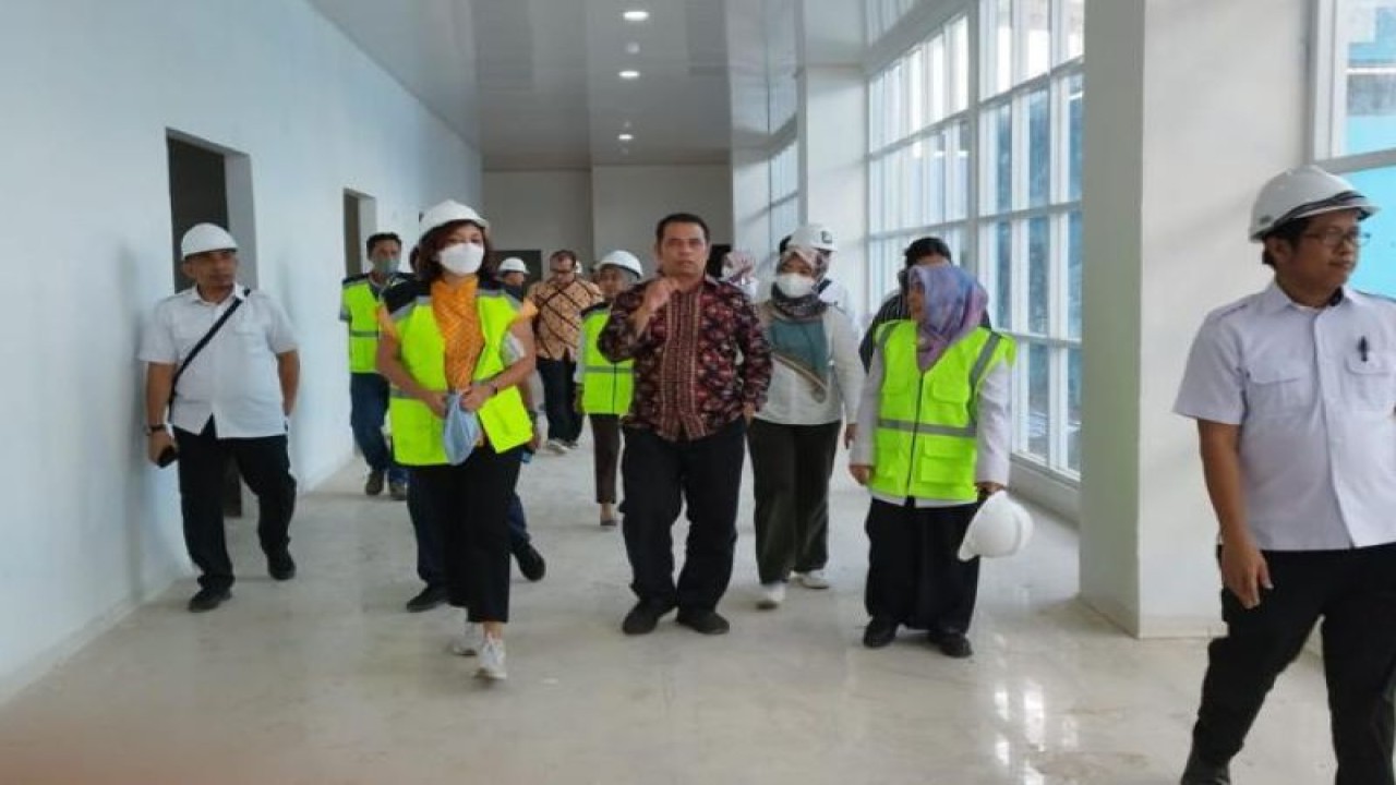 Tim Satgasus Pencegahan Korpsi Bareskrim Polri mengecek proyek pembangunan Rumah Sakit Galesong, Kabupaten Takalar, Jumat (24/2/2023). ANTARA/HO-Satgasus Pencegahan Korupsi