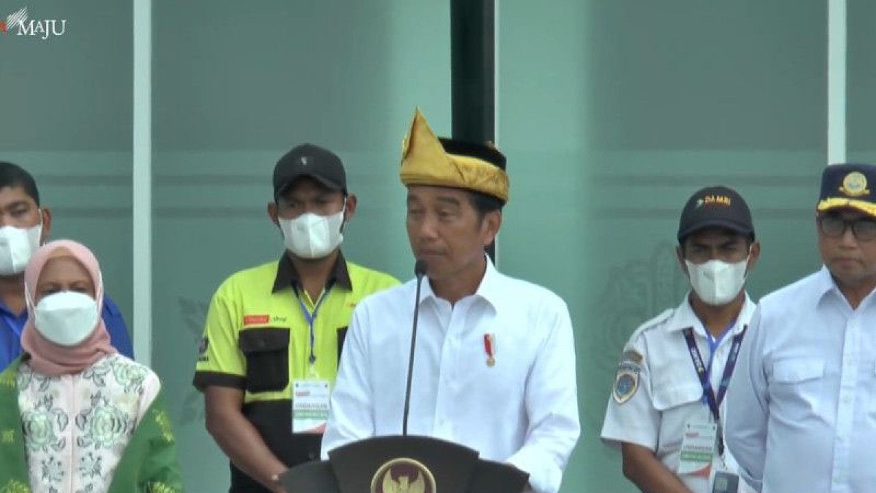 Tangkap layar Youtube Sekretariat Presiden - Presiden Joko Widodo memberikan sambutan saat meresmikan Terminal Amplas Kota Medan dan Terminal Tanjung Pinggir Kota Pematang Siantar, di Medan, Sumatera Utara, Kamis (9/2/2023). ANTARA/Rangga Pandu Asmara Jingga
