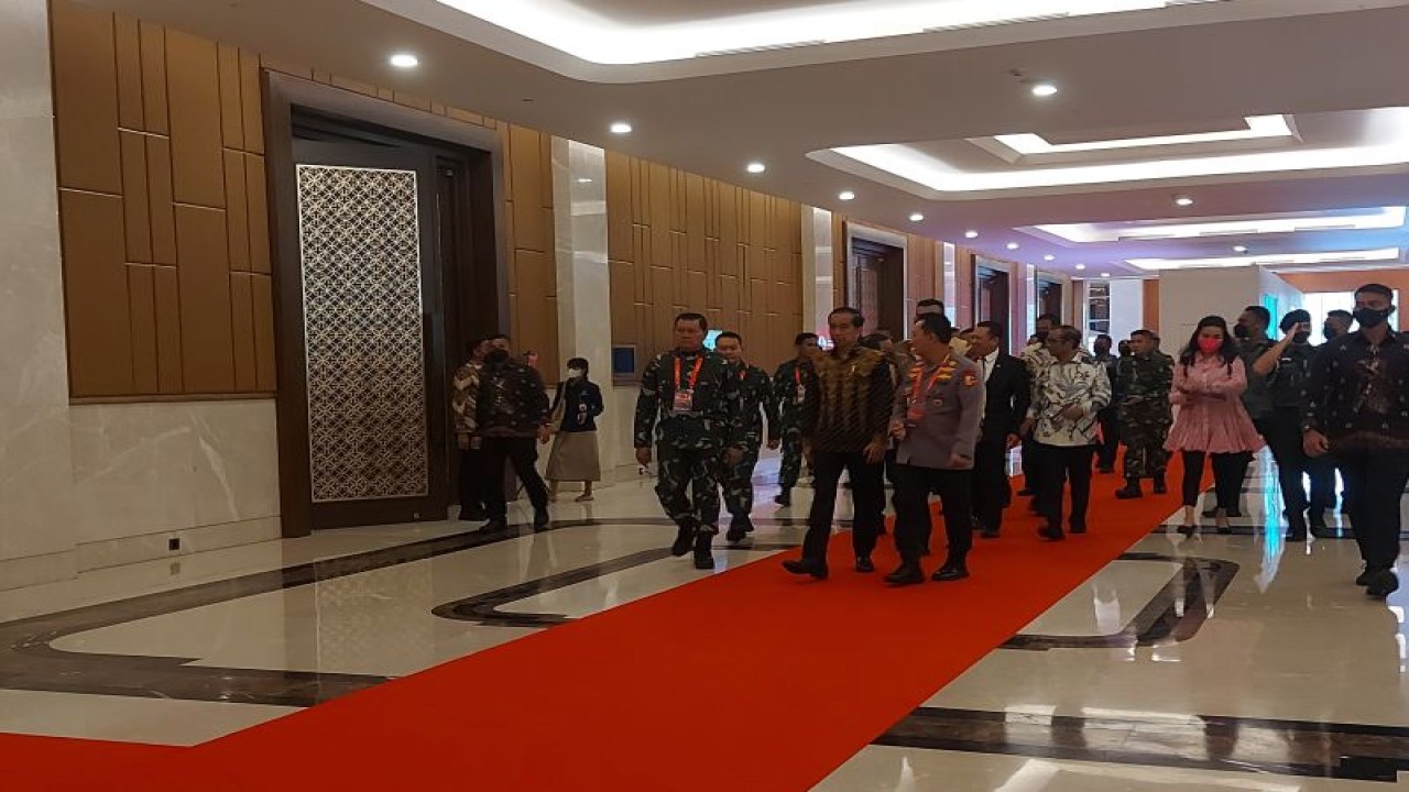 Presiden Joko Widodo menghadiri Rapat Pimpinan (Rapim) TNI dan Polri tahun 2023 yang digelar di Hotel Sultan, Jakarta, Rabu (8/2/2023). ANTARA/Mentari Dwi Gayati