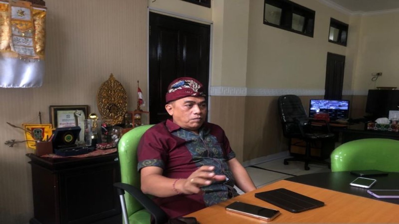 Kepala Dinas Kesehatan Provinsi Bali I Nyoman Gede Anom saat diwawancara mengenai kasus rabies di Denpasar, Bali. ANTARA/Ni Putu Putri Muliantari