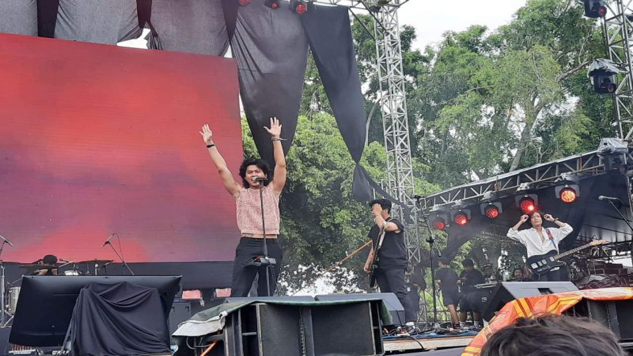 Penampilan grup musik Ringgo 5 di acara Festival Pasar Musik 2023 di JIExpo Jakarta, Sabtu (11/02/2023) (ANTARA/Fitra Ashari)