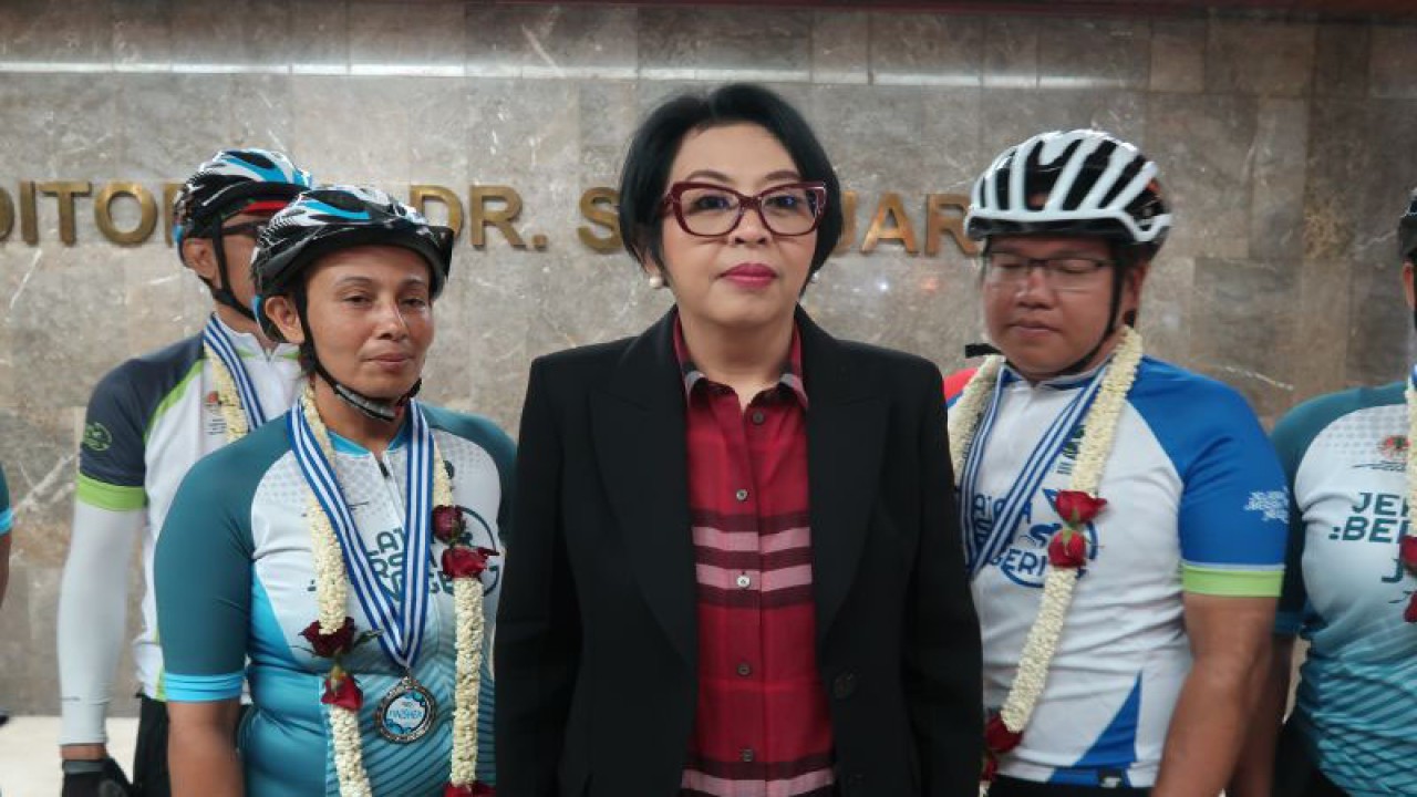Direktur Jenderal Pengelolaan Sampah, Limbah, dan B3 Kementerian LHK Rosa Vivien Ratnawati menjawab pertanyaan wartawan tentang peringatan Hari Peduli Sampah Nasional (HPSN) 2023 di Gedung Manggala Wanabakti, Jakarta, Selasa (21/2/2023). (ANTARA/Sugiharto purnama)