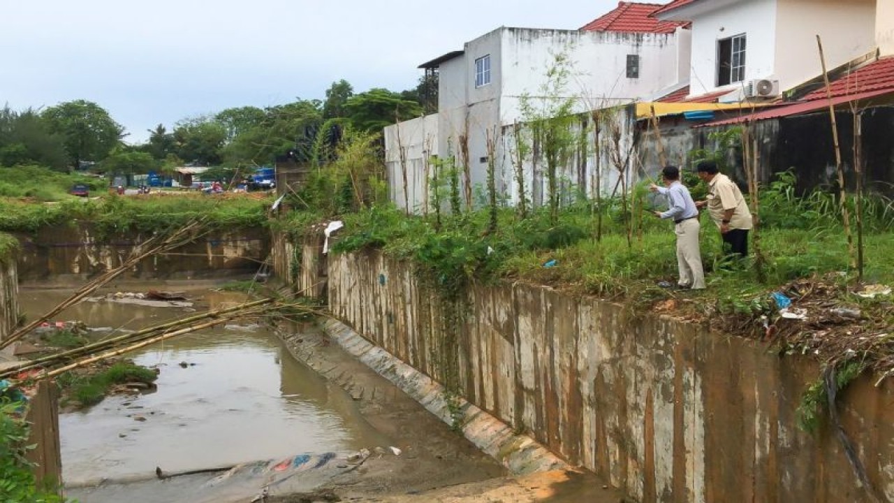 Saluran air di Jalan Kampung Air, Kota Batam, Provinsi Kepri. (ANTARA/HO-Humas DPRD Kepri)