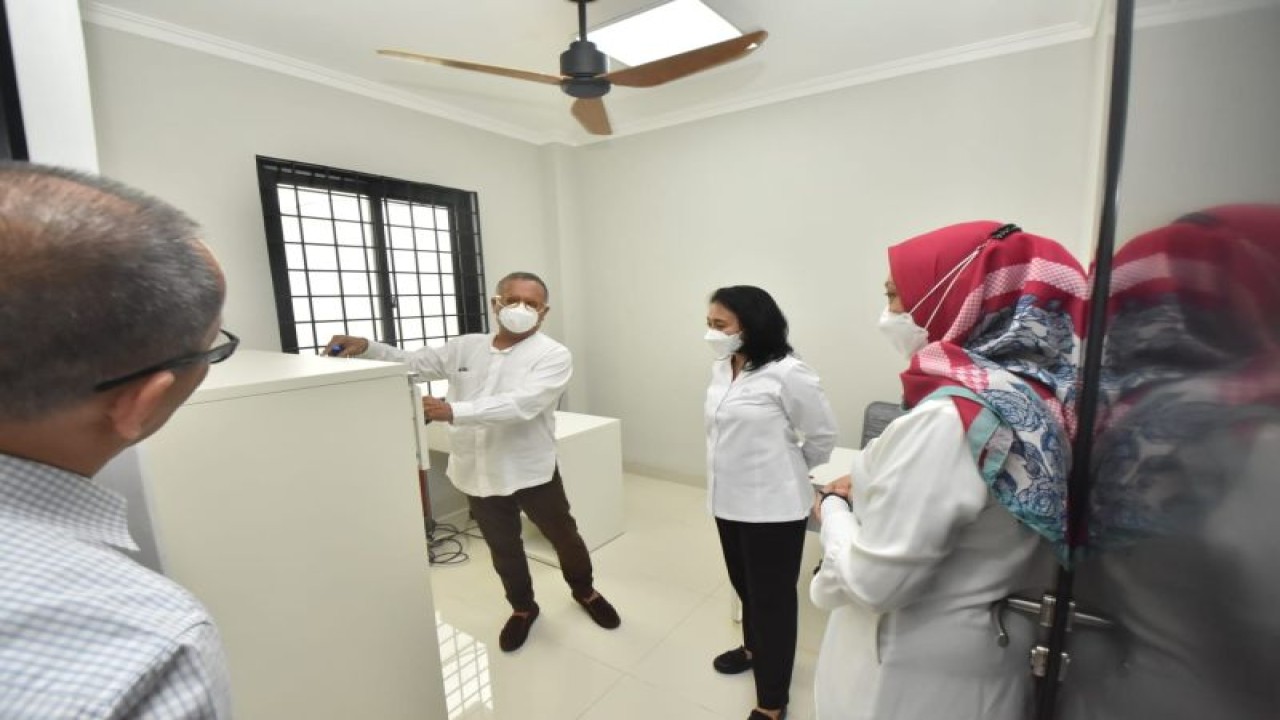 Menteri Pemberdayaan Perempuan dan Perlindungan Anak Bintang Puspayoga saat meninjau Rumah Sahabat Perempuan dan Anak (SAPA) di Bekasi, Jawa Barat, Selasa (14/2/2023). (ANTARA/HO-Kemen PPPA)