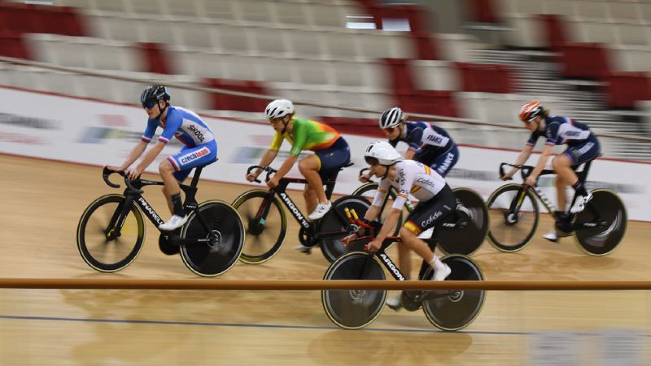 Sejumlah pesepeda dari negara-negara peserta ajang balap sepeda internasional Tissot UCI Track Nation Cup 2023 berlatih di Jakarta International Velodrome, Rawamangun, Jakarta, Rabu (22/2/2023). ANTARA FOTO/Aditya Pradana Putra/nym.