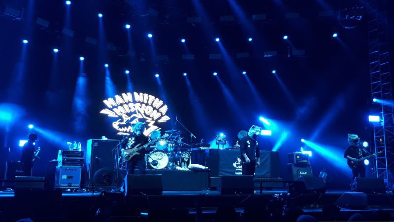 Kuintet alternative rock asal Jepang, Man With A Mission tampil di Woke Up Fest 2023 di Istora Senayan, Jakarta, Sabtu (25/2). (Ahmad Faishal)
