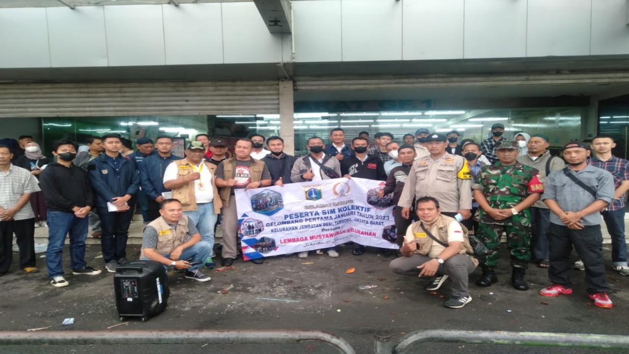 LMK Jembatan Besi menggelar pembuatan SIM kolektif untuk masyarakat. (Istimewa)