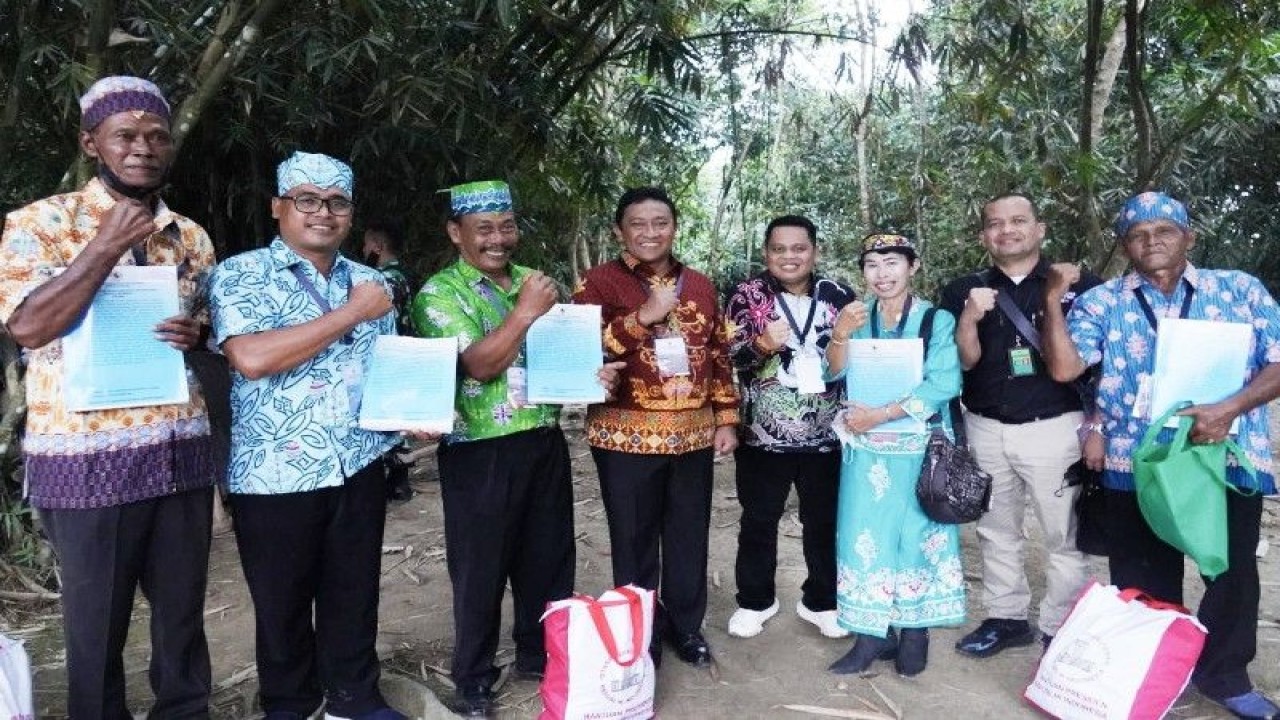 Wakil Gubernur Kalimantan Tengah Edy Pratowo menghadiri penyerahan SK Perhutanan Sosial dan SK TORA kepada kelompok masyarakat di Wisata Hutan Bambu, Jalan Giri Rejo, Karang Joang, Balikpapan, Kalimantan Timur, Rabu (22/2/2023). (ANTARA/Dokumentasi Pribadi)