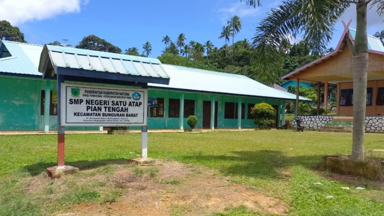 Ilustrasi salah satu sekolah SMP di Natuna (ANTARA/Cherman)