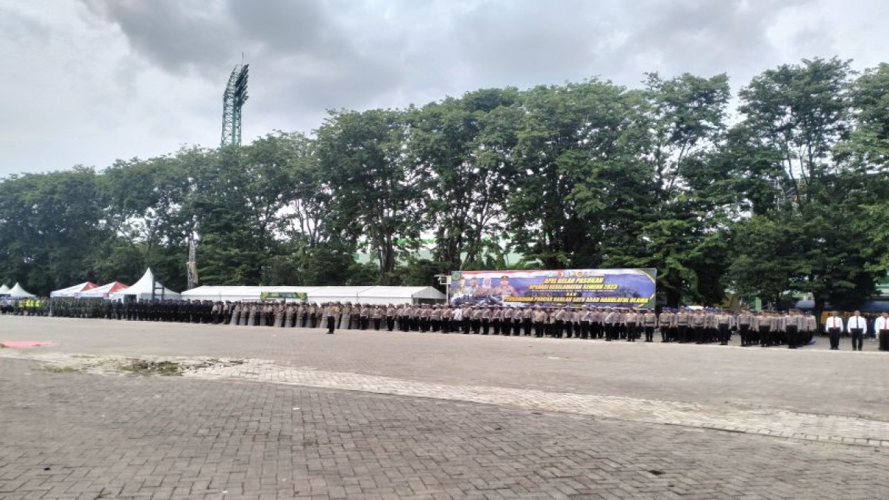 Apel gelar pasukan pengamanan Hari Lahir Nahdlatul Ulama di Stadion Gelora Delta Sidoarjo Jawa Timur. ANTARA/Indra Setiawan.