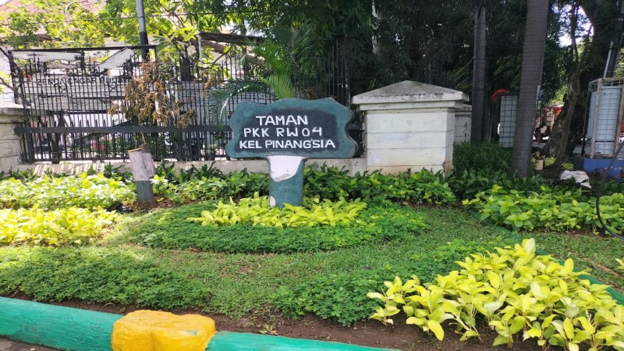 Taman di kawasan Pinangsia, Taman Sari, Jakarta Barat yang dibangun dalam program penataan kawasan, Senin (12/12/2022). ANTARA/Walda