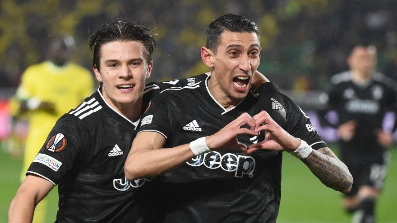Selebrasi Angel Di Maria (kanan) setelah mencetak gol kedua untuk Juventus dalam pertandingan leg kedua playoff Liga Europa melawan Nantes di The Stade de la Beaujoire pada 24 Februari 2023. ANTARA/AFP/SEBASTIEN SALOM-GOMIS