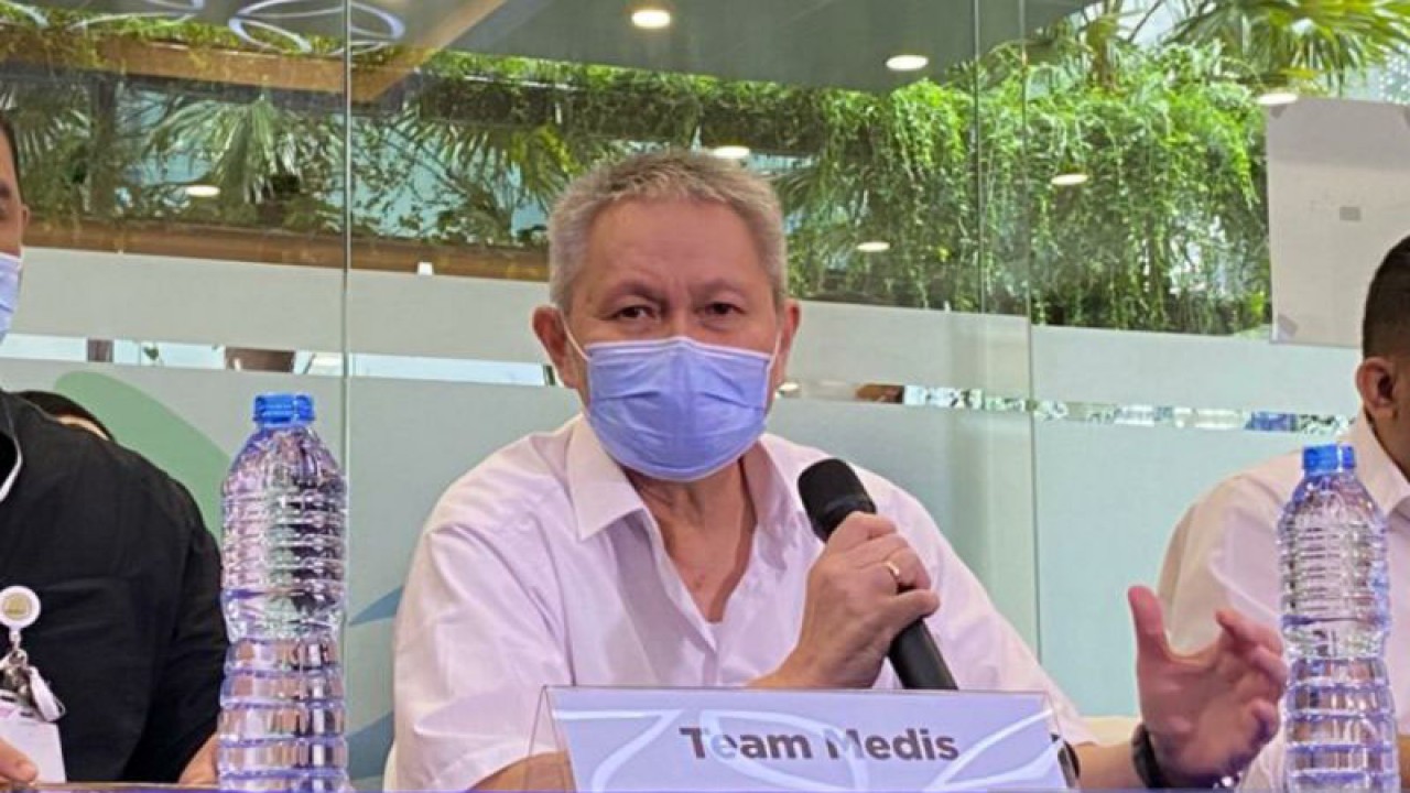 Konsultan Perawatan Intensif dr. Franz J. V. Pangalila saat memberikan keterangan kepada wartawan, Jakarta, Selasa (28/2/2023). ANTARA/Luthfia Miranda Putri