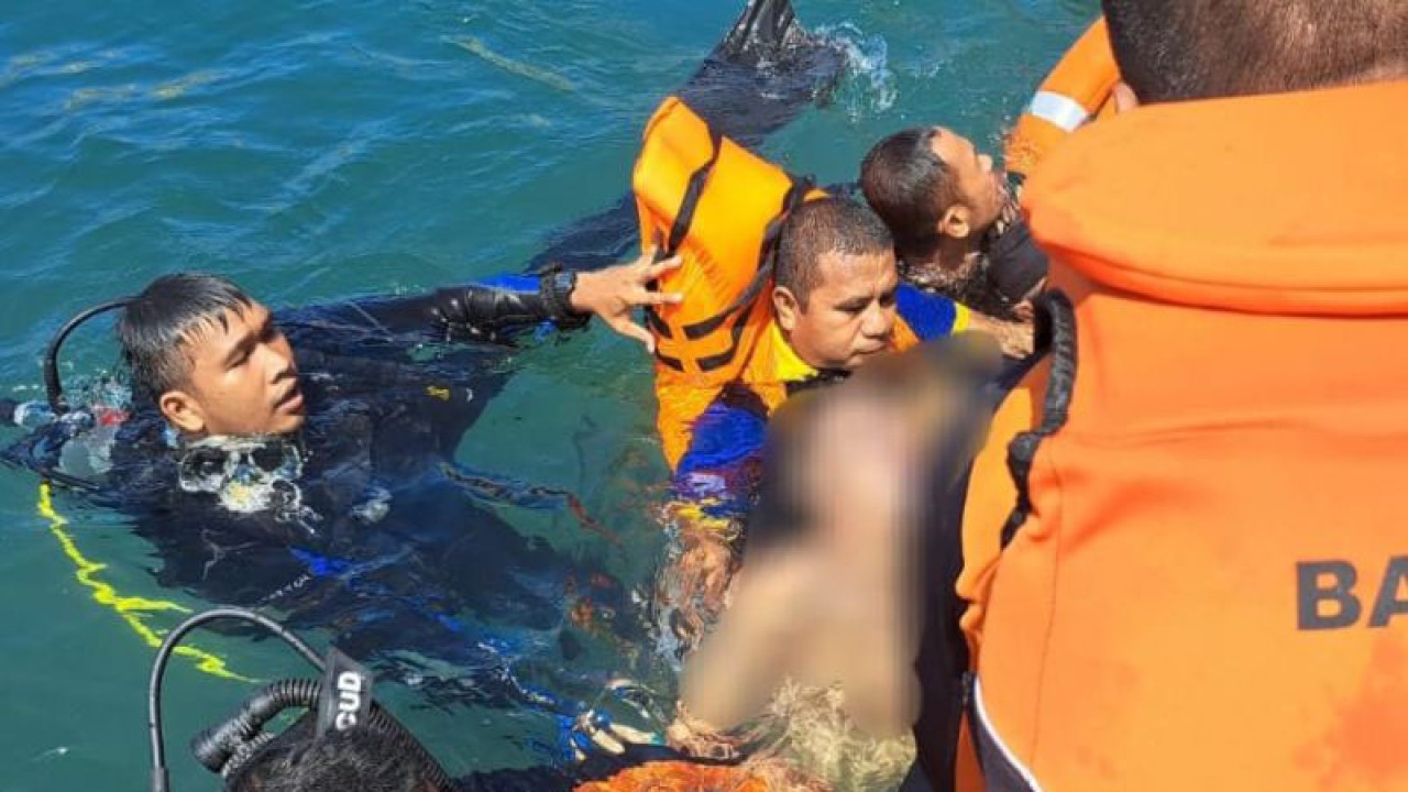 Kantor Pencarian dan Pertolongan bersama Tim SAR Gabungan yang terdiri dari Basarnas Ternate, Maluku Utara (Malut) bersama masyarakat akhirnya menemukan jasad remaja bernama Ari (19 tahun) asal Kota Makassar, Sulawesi Selatan (Abdul Fatah)