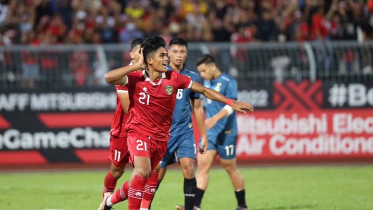 Pesepak bola Timnas Indonesia Ramadhan Sananta melakukan selebrasi usai mencetak gol ke gawang Brunei Darussalam dalam pertandingan Grup A Piala AFF 2022 di Stadion Kuala Lumpur, Malaysia, Senin (26/12/2022). Indonesia mengalahkan Brunei Darussalam dengan skor 7-0. ANTARA FOTO/Humas PSSI/aww.