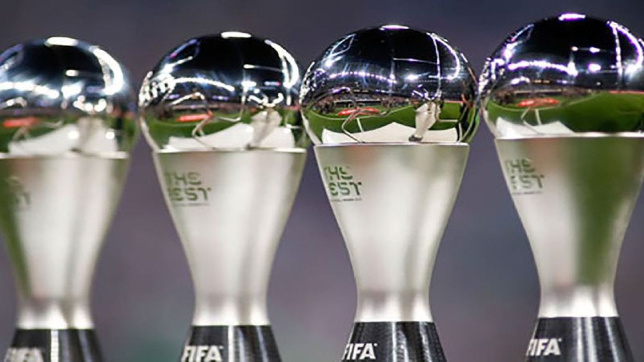 Trofi penghargaan FIFA. (ANTARA/HO-FIFA)