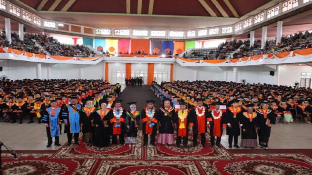 Wisuda mahasiswa Universitas Jambi, Sabtu (21/1/2023) (ANTARA/HO-UNJA)