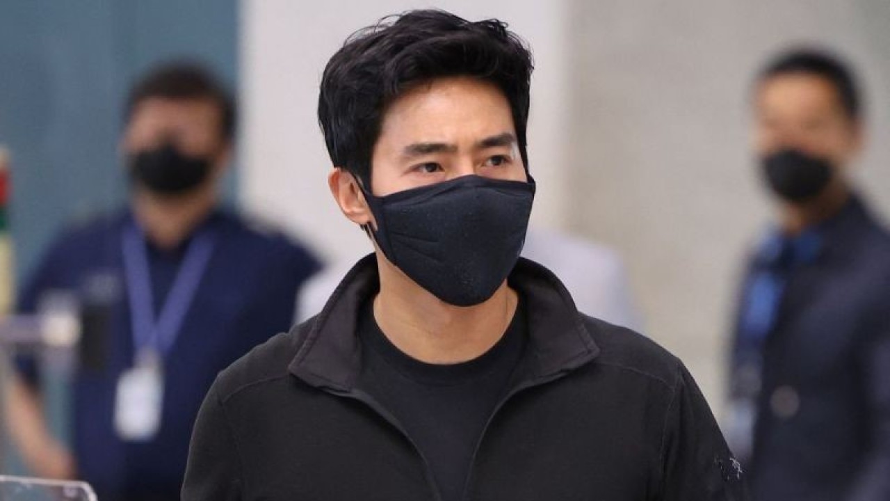Rhee Keun, mantan anggota pasukan khusus angkatan laut Korea Selatan, tiba di bandara internasional Incheon, setelah kembali dari Ukraina di mana ia bertugas sebagai petempur sukarela, di Incheon, Korea Selatan, 27 Mei 2022. (ANTARA/Yonhap via Reuters/as)