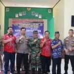 Waka Polres Lampung Timur, Kompol Sugandhi (empat dari kiri). (ANTARA/HO-Damiri)-1676614768