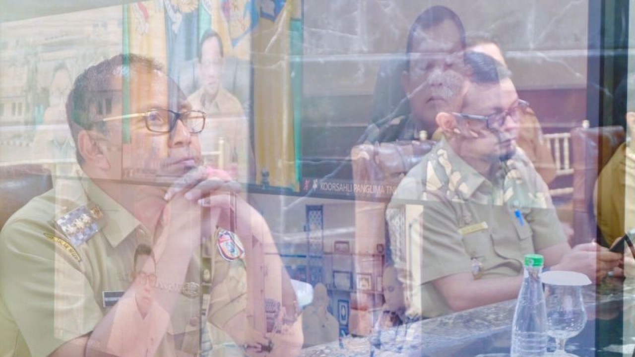 Wali Kota Makassar Moh Ramdhan Pomanto saat mengikuti Rakor Pengendalian Inflasi bersama Mendagri Tito Karnavian secara virtual, Senin (20/2/2023). ANTARA/HO/Pemkot Makassar