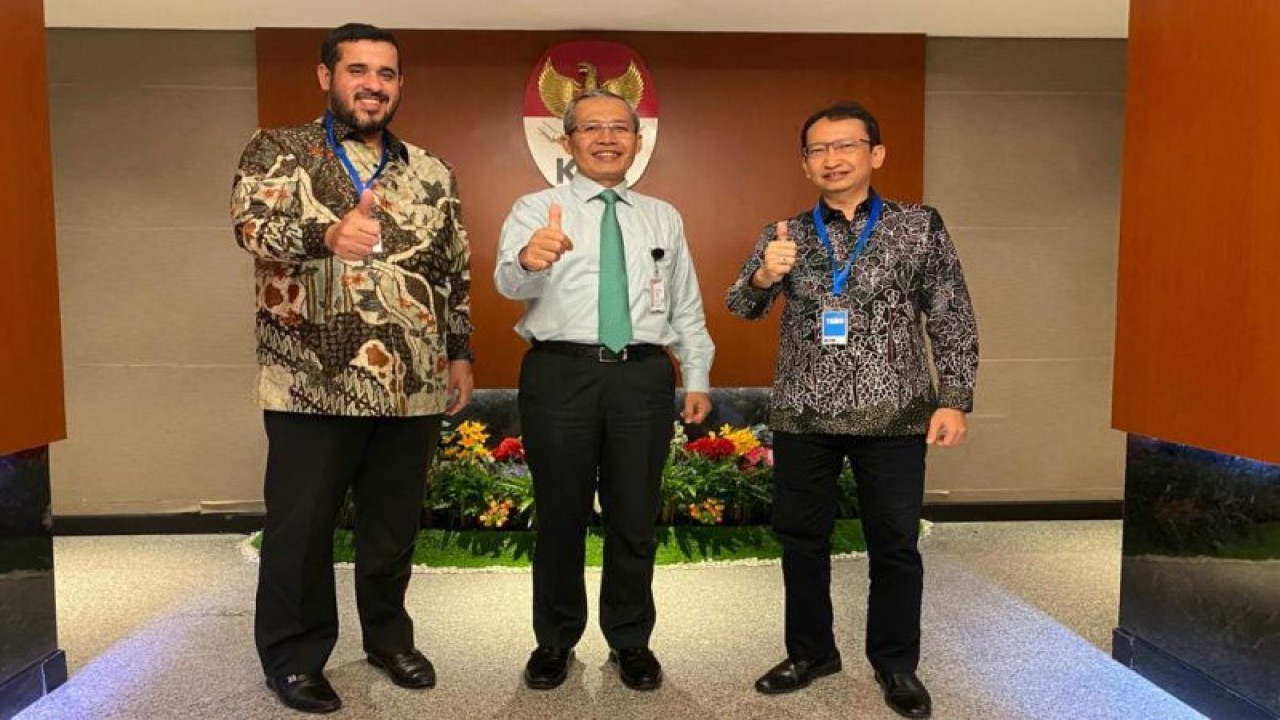 Wali Kota Probolinggo Hadi Zainail Abidin (kiri) bersama pimpinan KPK saat berkunjung di Gedung Merah Putih KPK di Jakarta, Selasa (21/2/2023). ANTARA/HO-Diskominfo Kota Probolinggo